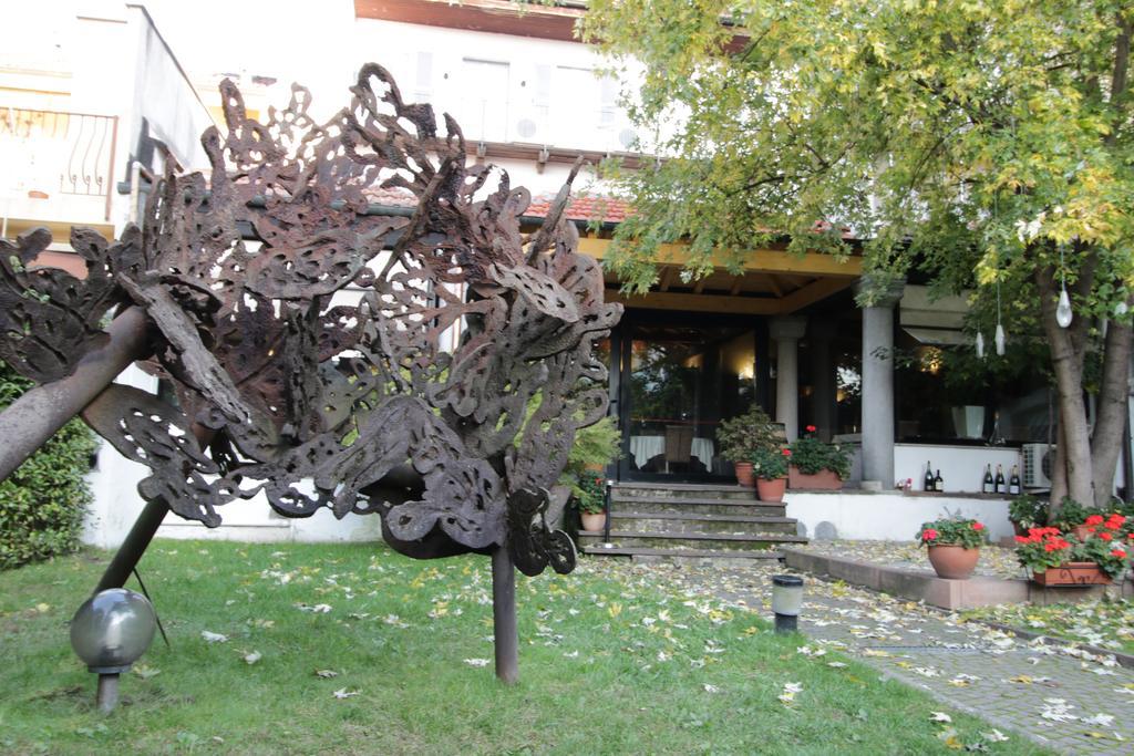 Il Giardinetto Hotel Vercelli Buitenkant foto