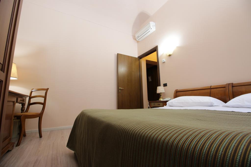 Il Giardinetto Hotel Vercelli Buitenkant foto