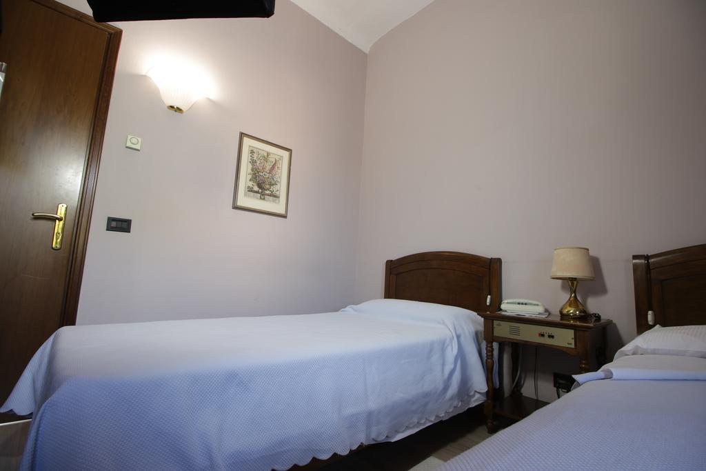 Il Giardinetto Hotel Vercelli Buitenkant foto
